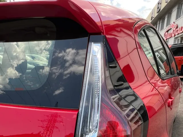 Toyota Prius c - фото 2