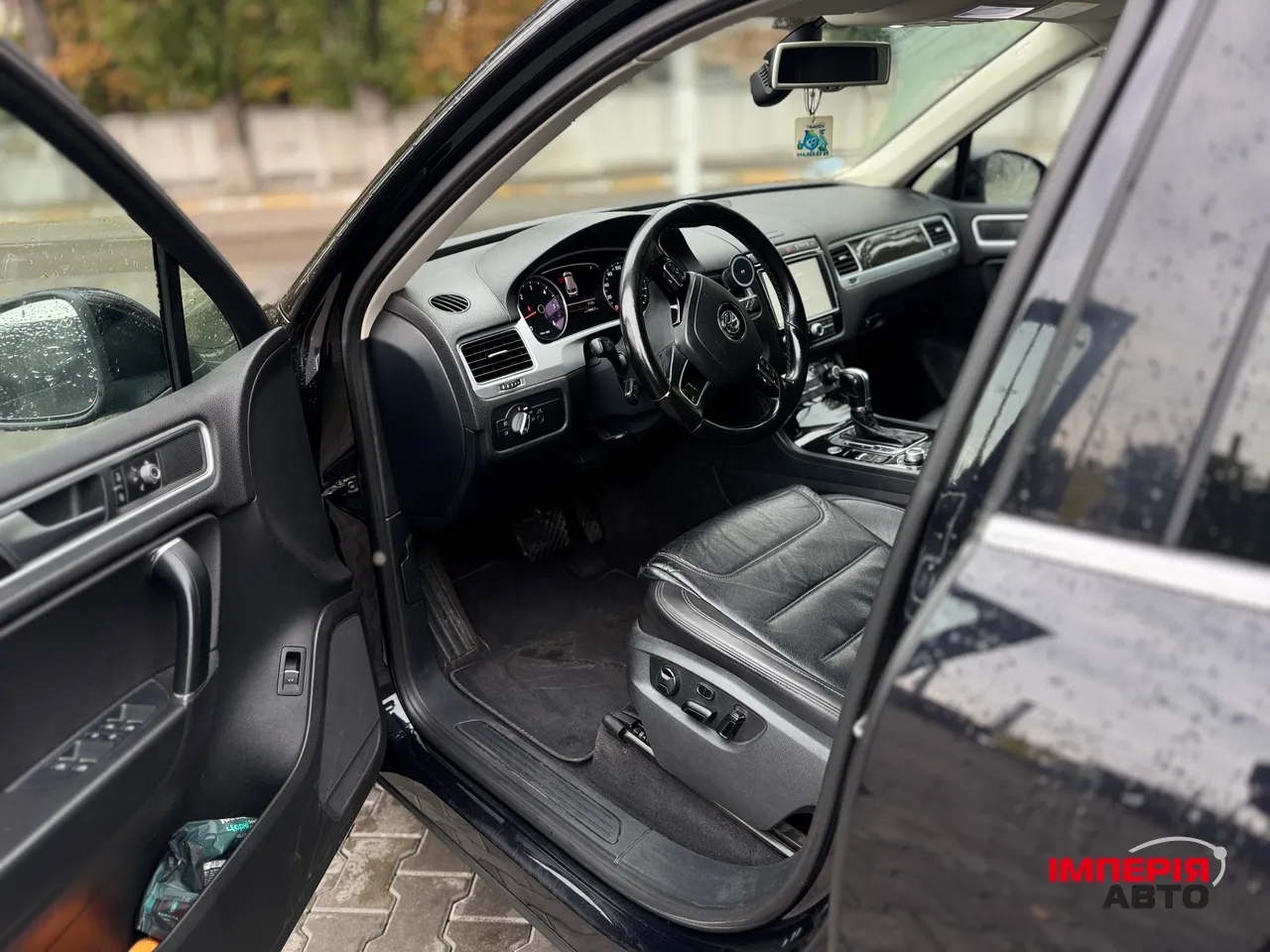 Volkswagen Touareg - фото 8