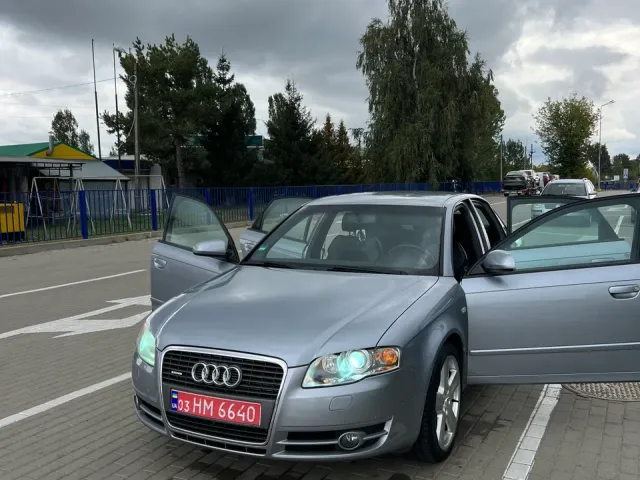 Audi A4 - фото 2