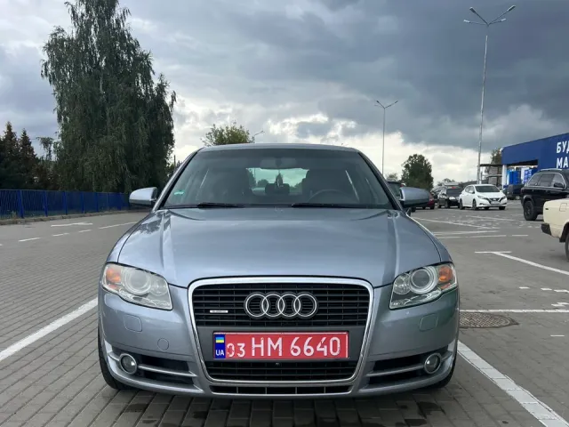 Audi A4 - фото 5