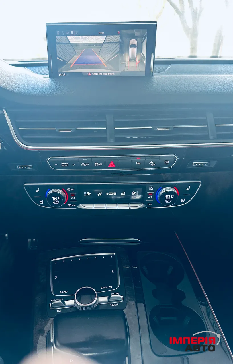 Audi Q7 - фото 14