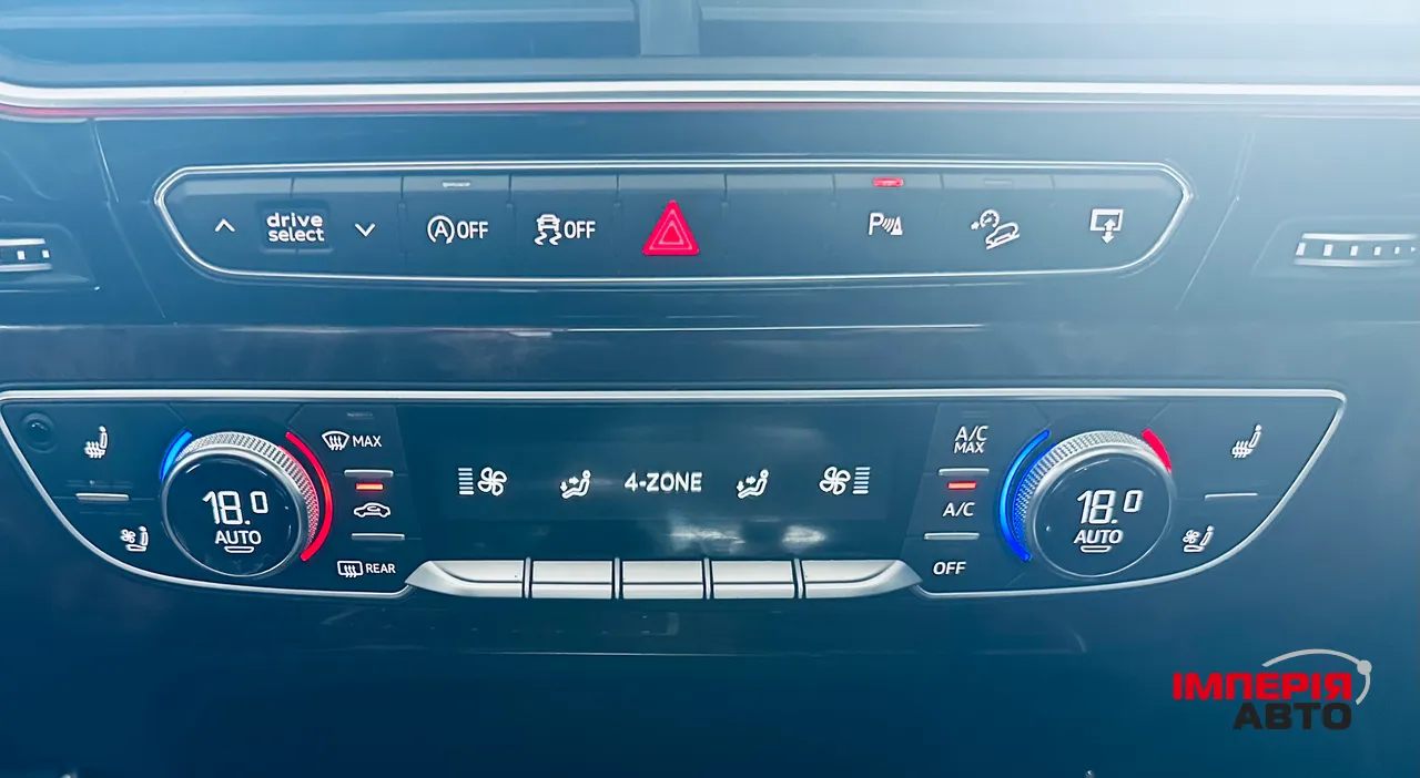 Audi Q7 - фото 11