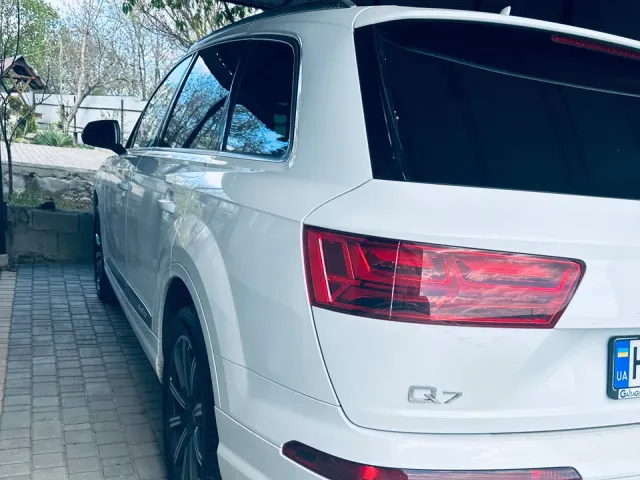 Audi Q7 - фото 4