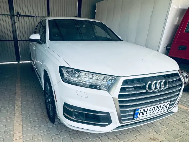 Audi Q7 - фото 1
