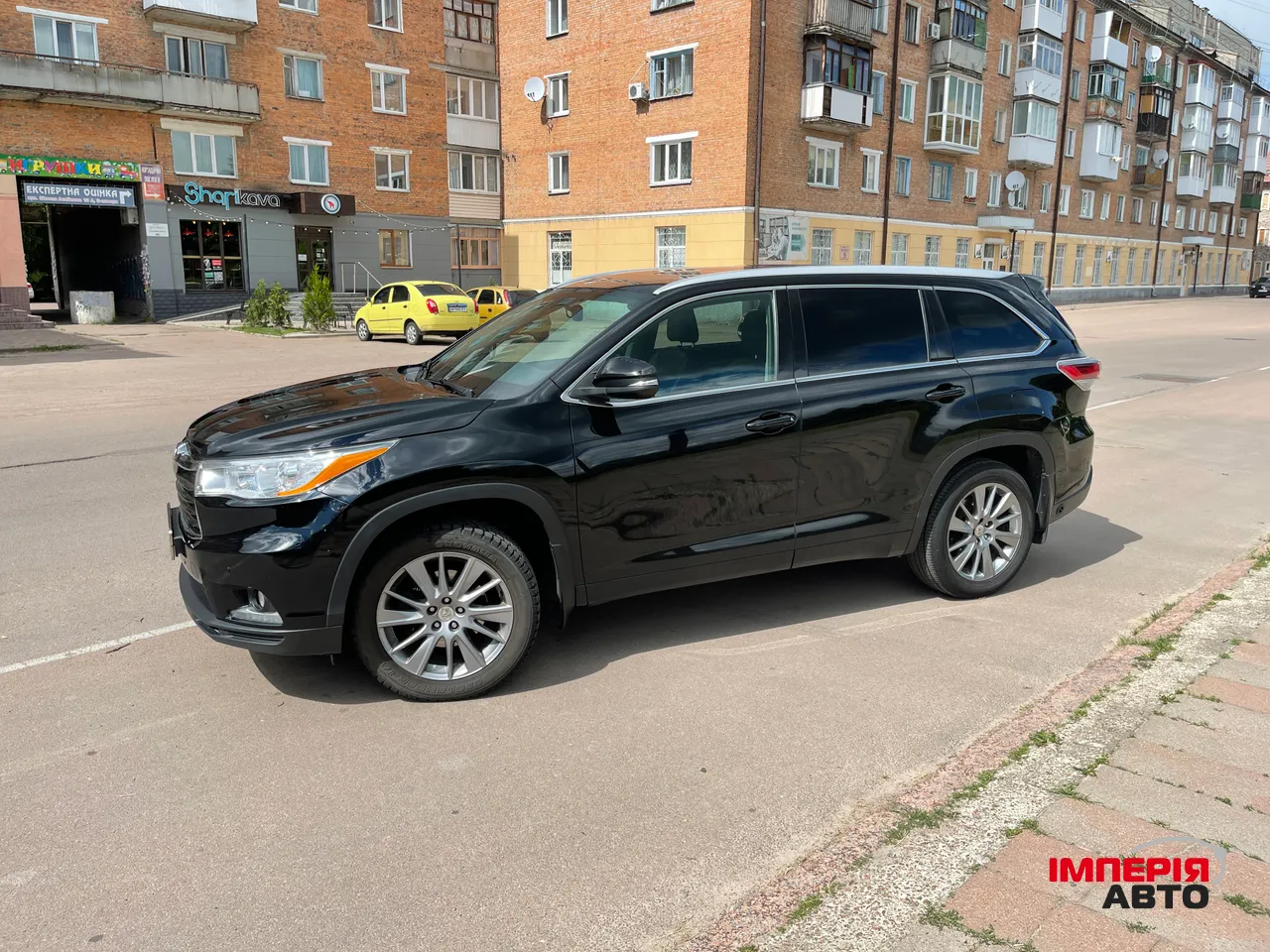 Toyota Highlander - фото 1