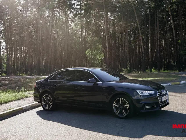 Audi A4 - фото 1
