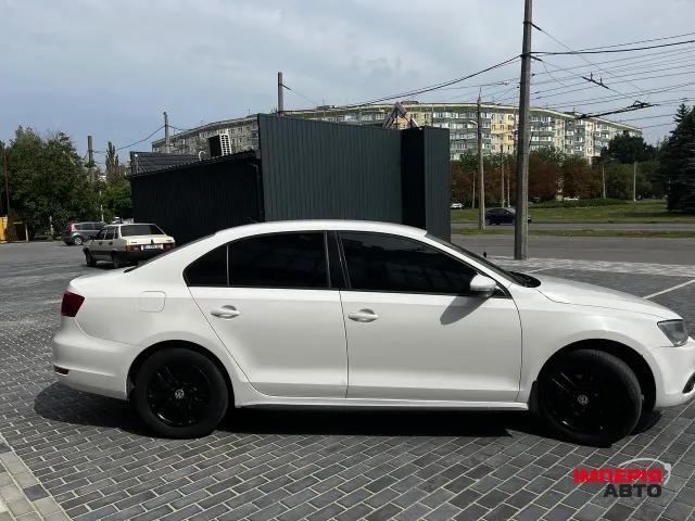 Volkswagen Jetta - фото 2