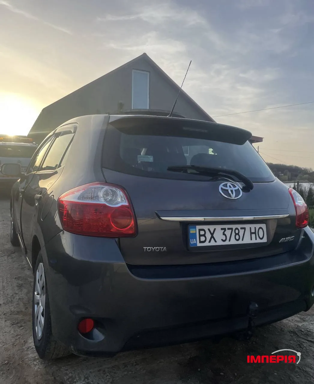 Toyota Auris - фото 2