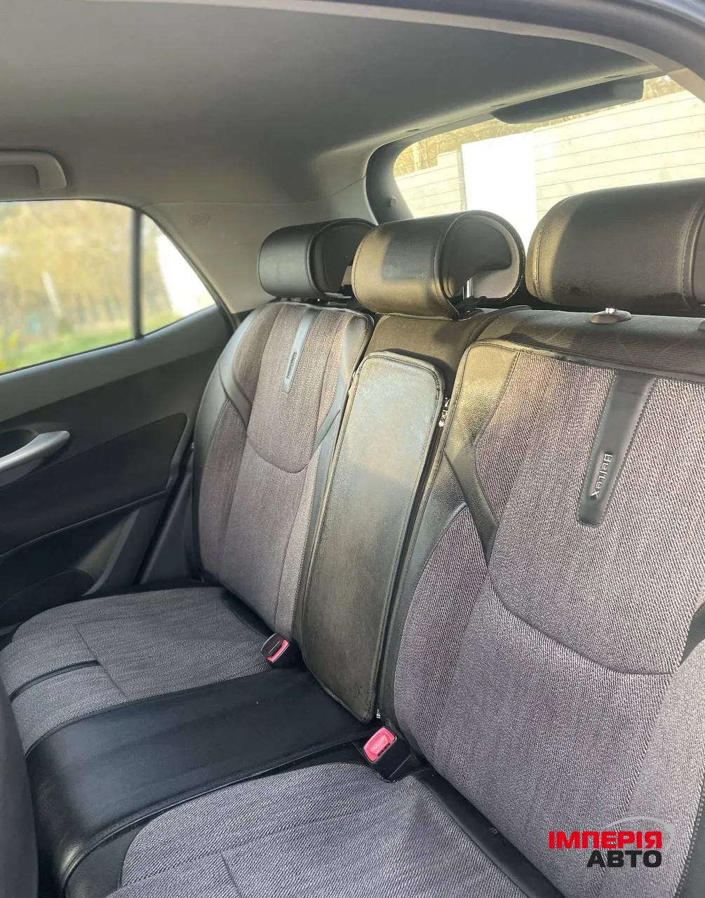 Toyota Auris - фото 4