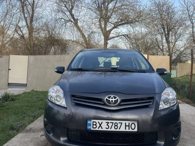 Toyota Auris - фото 5