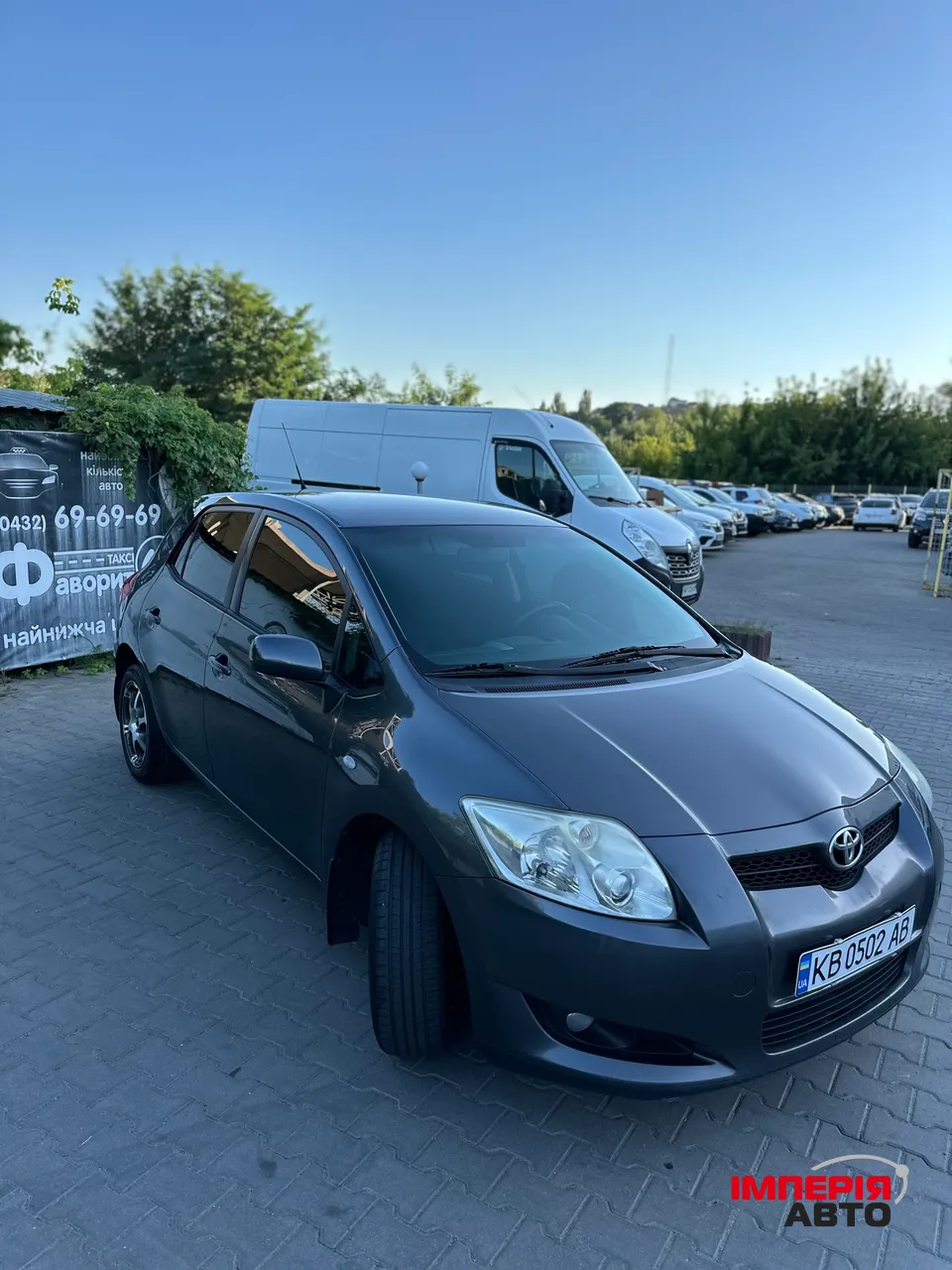 Toyota Auris - фото 2