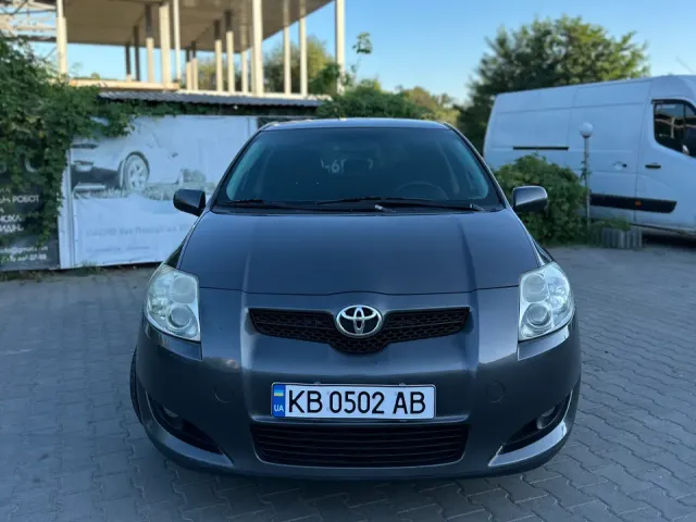 Toyota Auris - фото 4