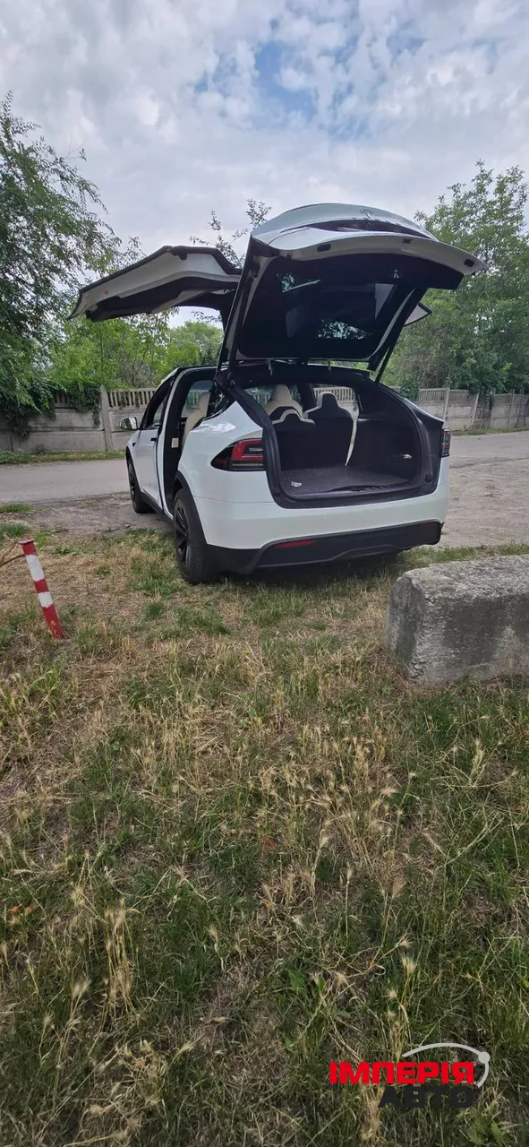 Tesla Model X - фото 8