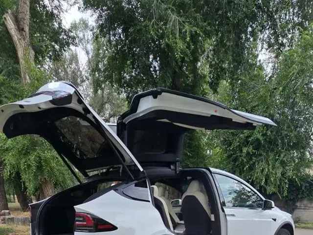 Tesla Model X - фото 3