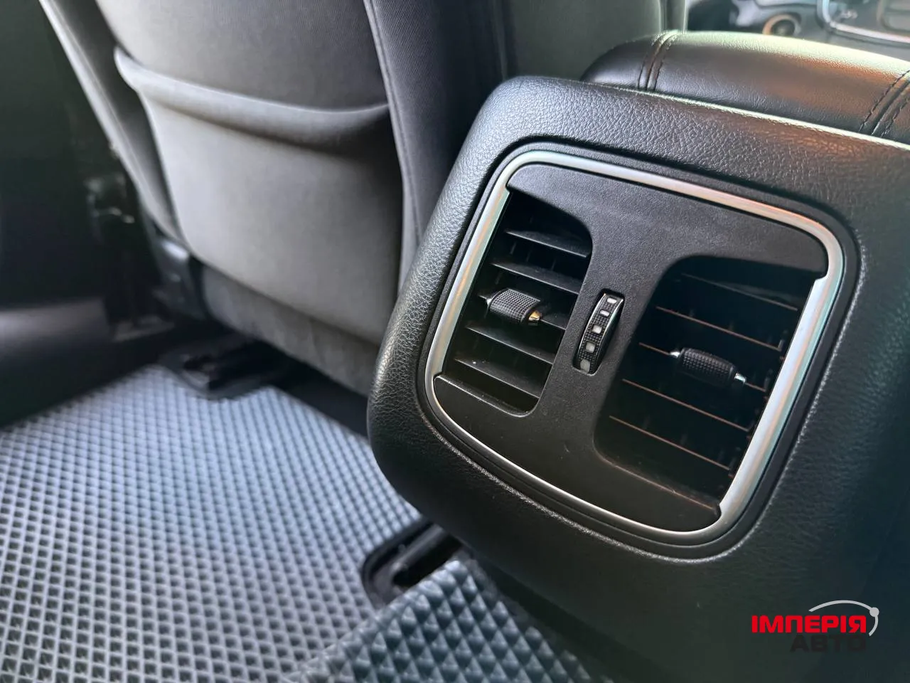 Chrysler 200 - фото 18