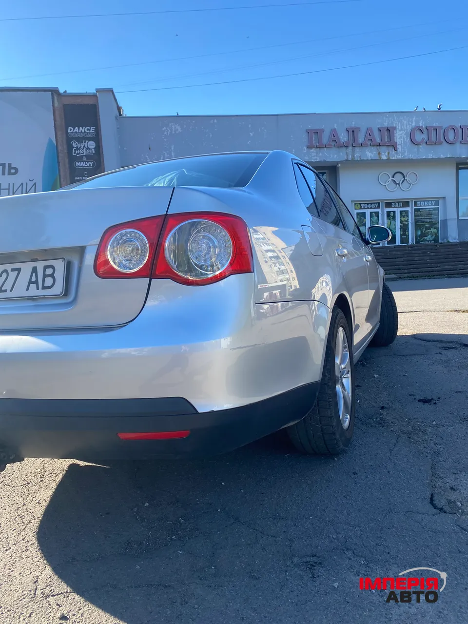 Volkswagen Jetta - фото 2