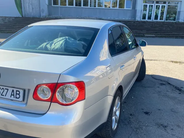 Volkswagen Jetta - фото 3