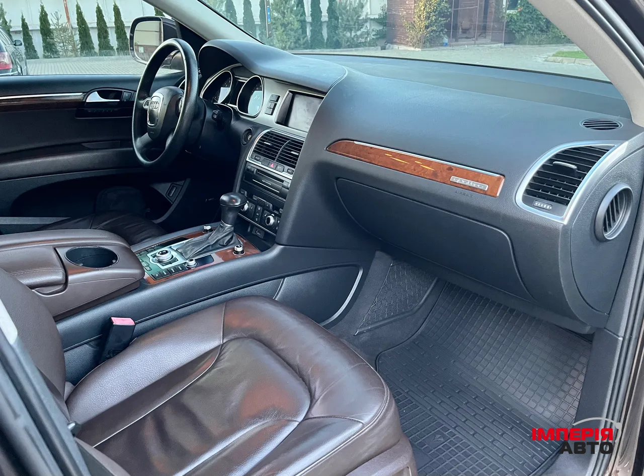 Audi Q7 - фото 8