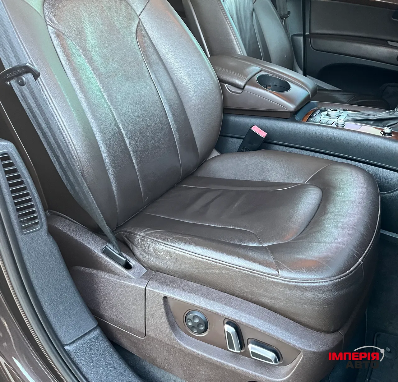 Audi Q7 - фото 12