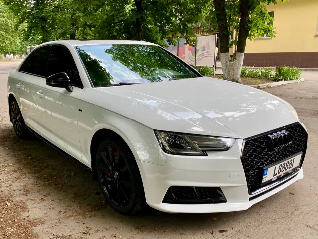Audi A4 - фото 1