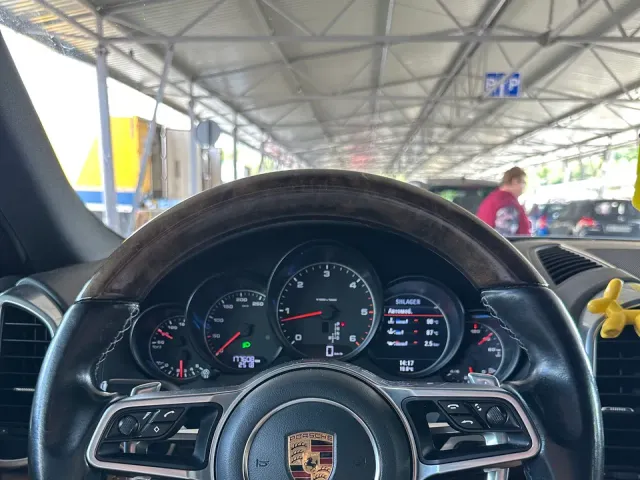 Porsche Cayenne - фото 4