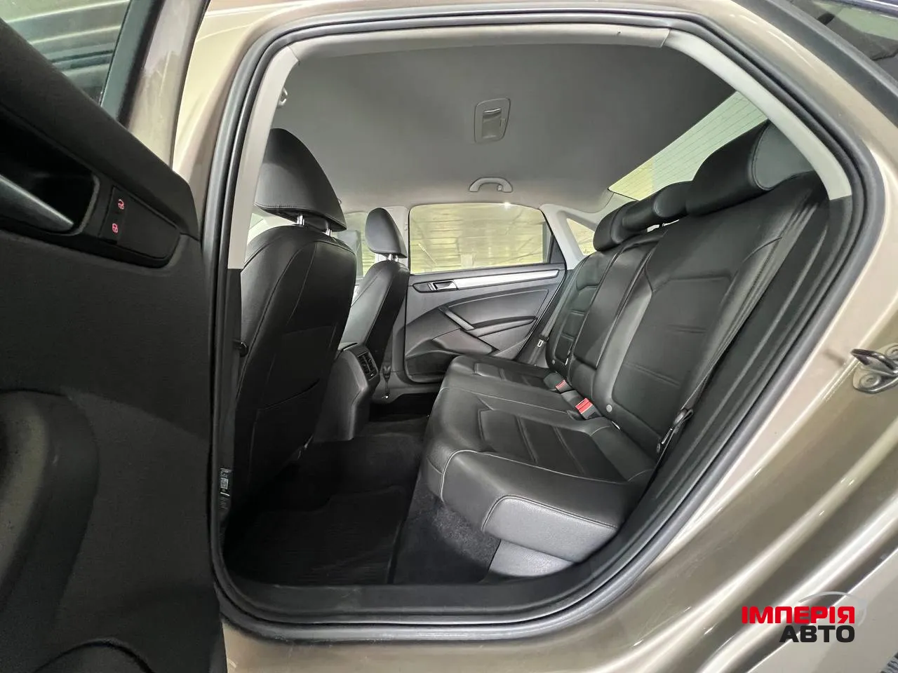 Volkswagen Passat - фото 16