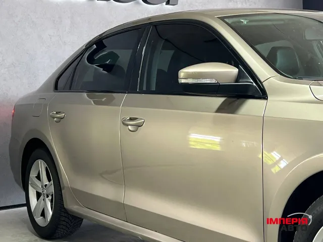 Volkswagen Passat - фото 2