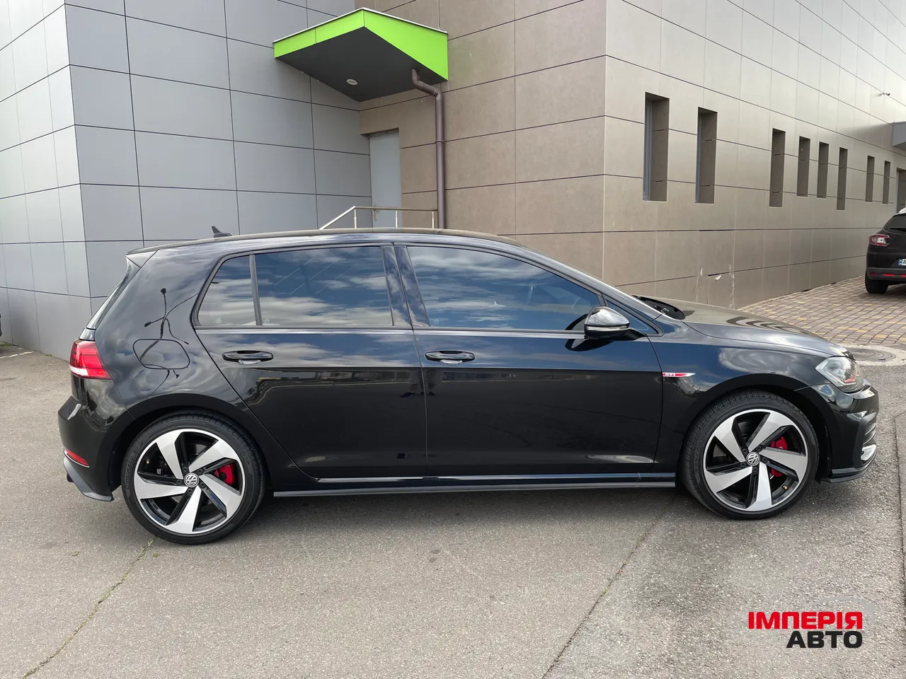 Volkswagen Golf GTI - фото 9