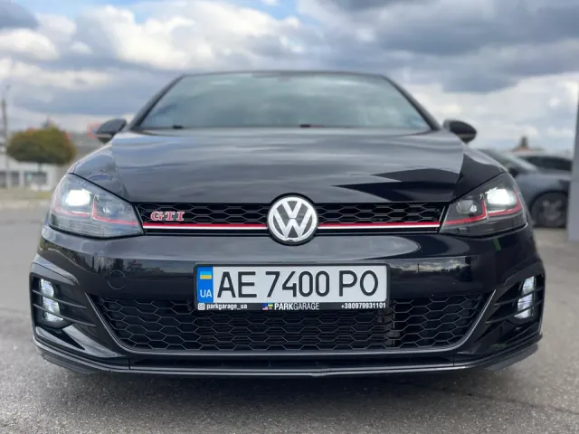 Volkswagen Golf GTI - фото 3