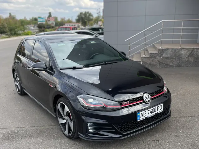 Volkswagen Golf GTI - фото 4