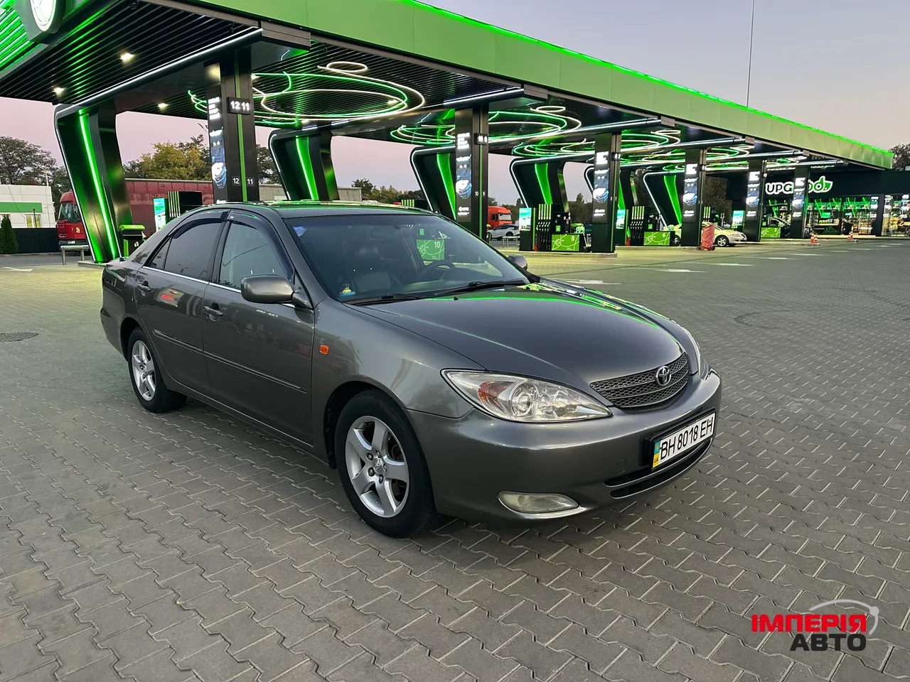 Toyota Camry - фото 2