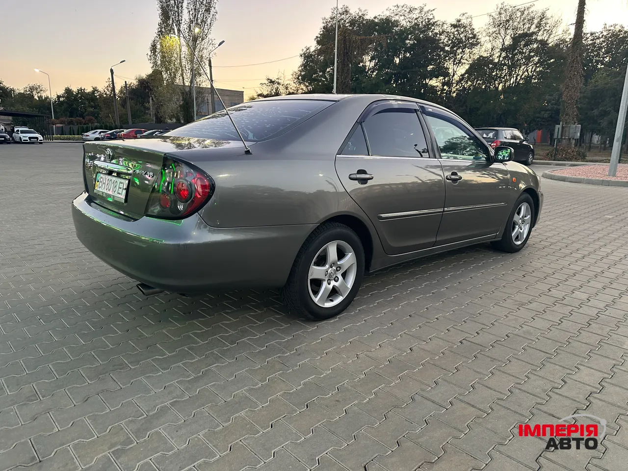 Toyota Camry - фото 4