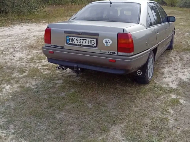 Opel Omega - фото 4