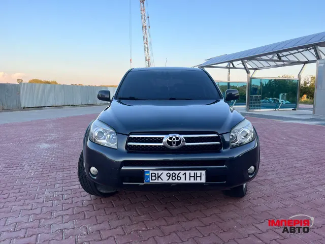 Toyota RAV4 - фото 5
