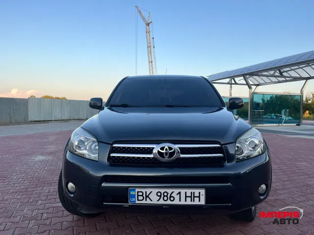 Toyota RAV4 - фото 3