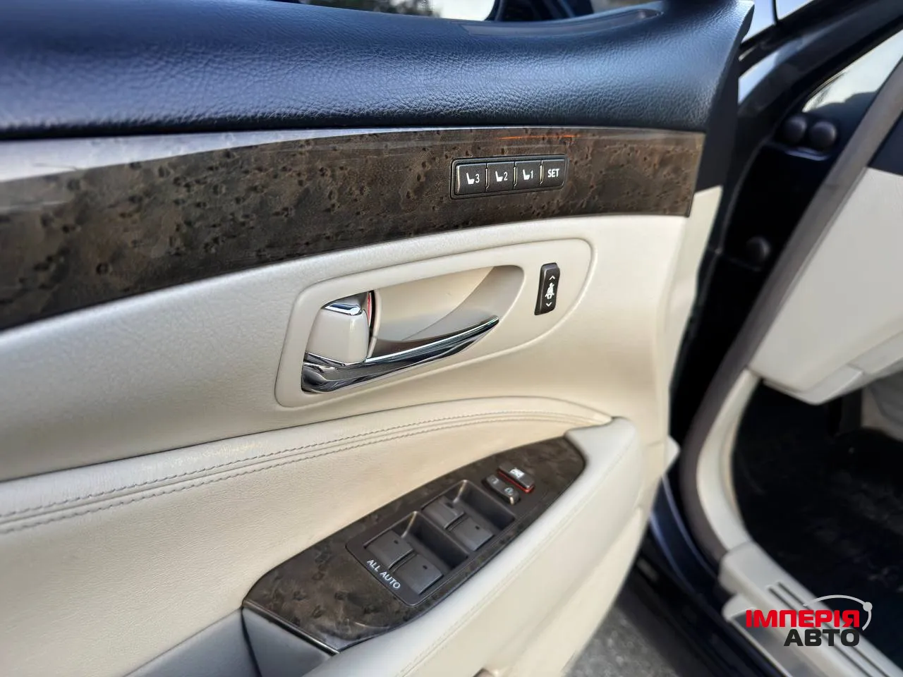 Lexus LS - фото 18