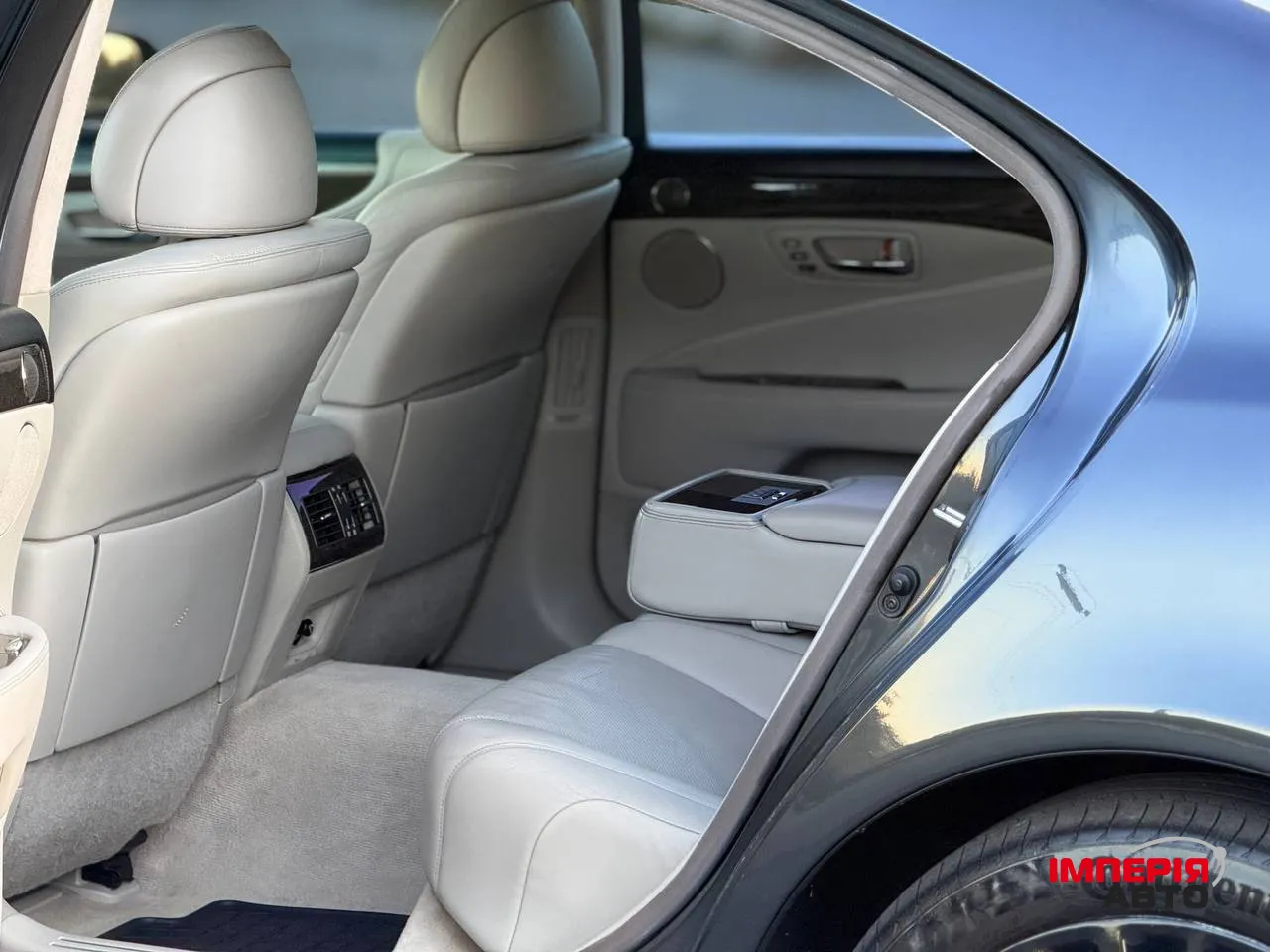 Lexus LS - фото 10