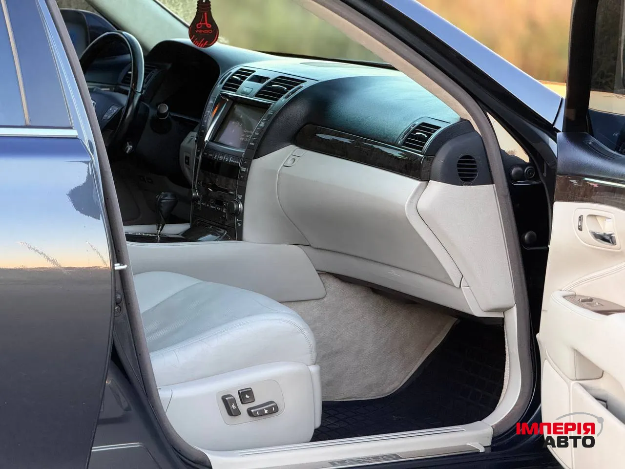 Lexus LS - фото 9