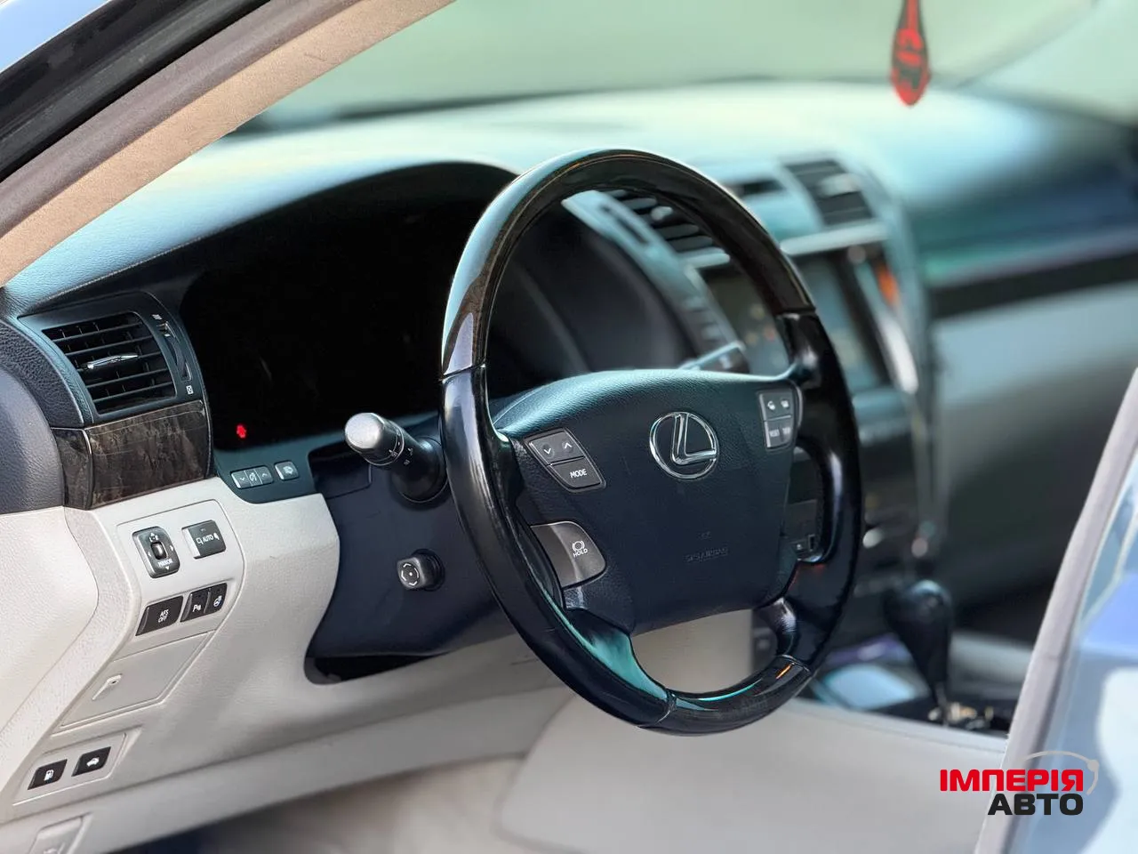 Lexus LS - фото 11