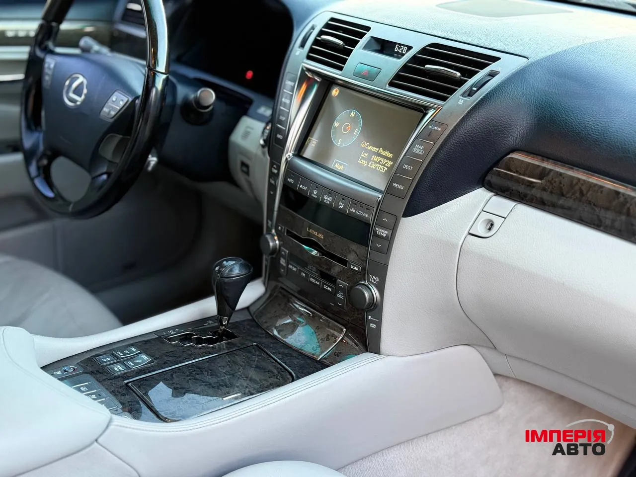 Lexus LS - фото 12