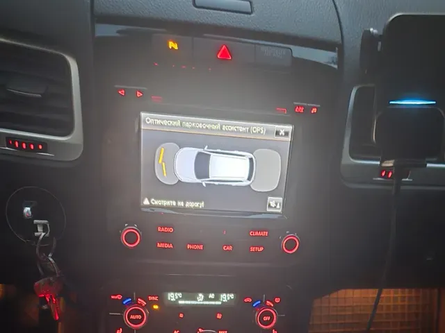 Volkswagen Touareg - фото 2