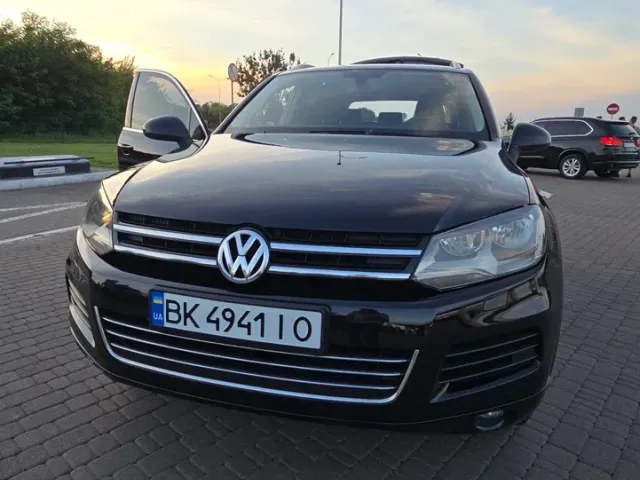 Volkswagen Touareg - фото 1