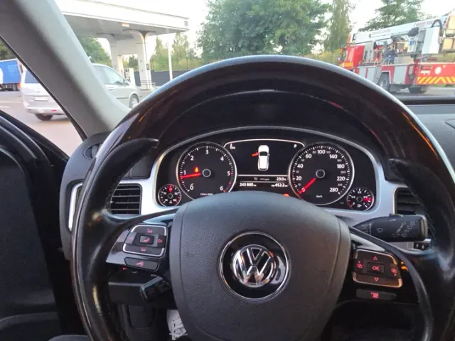 Volkswagen Touareg - фото 4