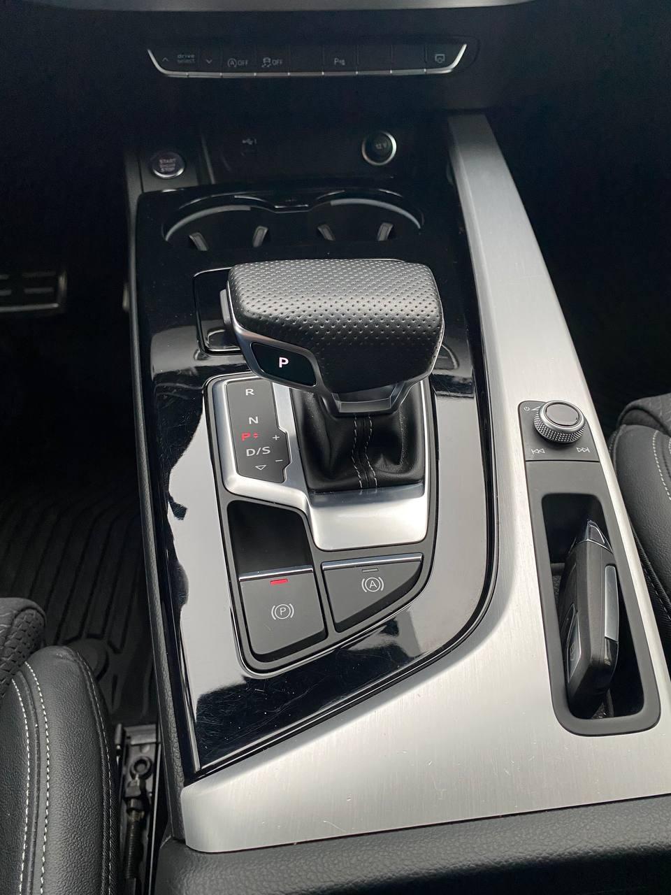 Audi A4 - фото 7