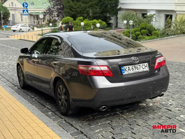Toyota Camry - фото 3