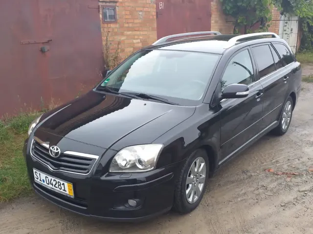 Toyota Avensis - фото 1