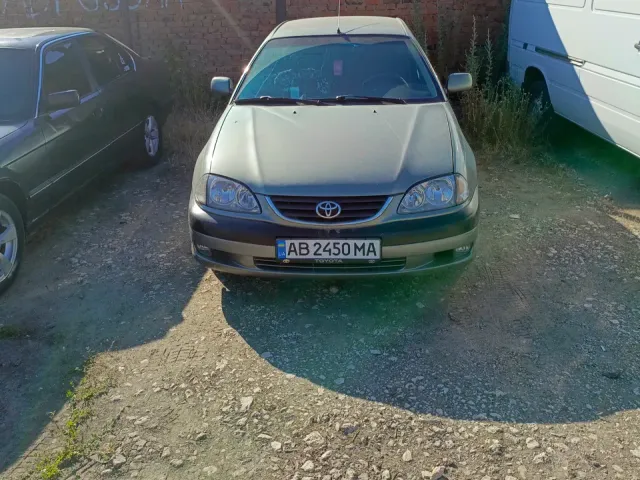 Toyota Avensis - фото 3