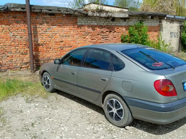 Toyota Avensis - фото 4