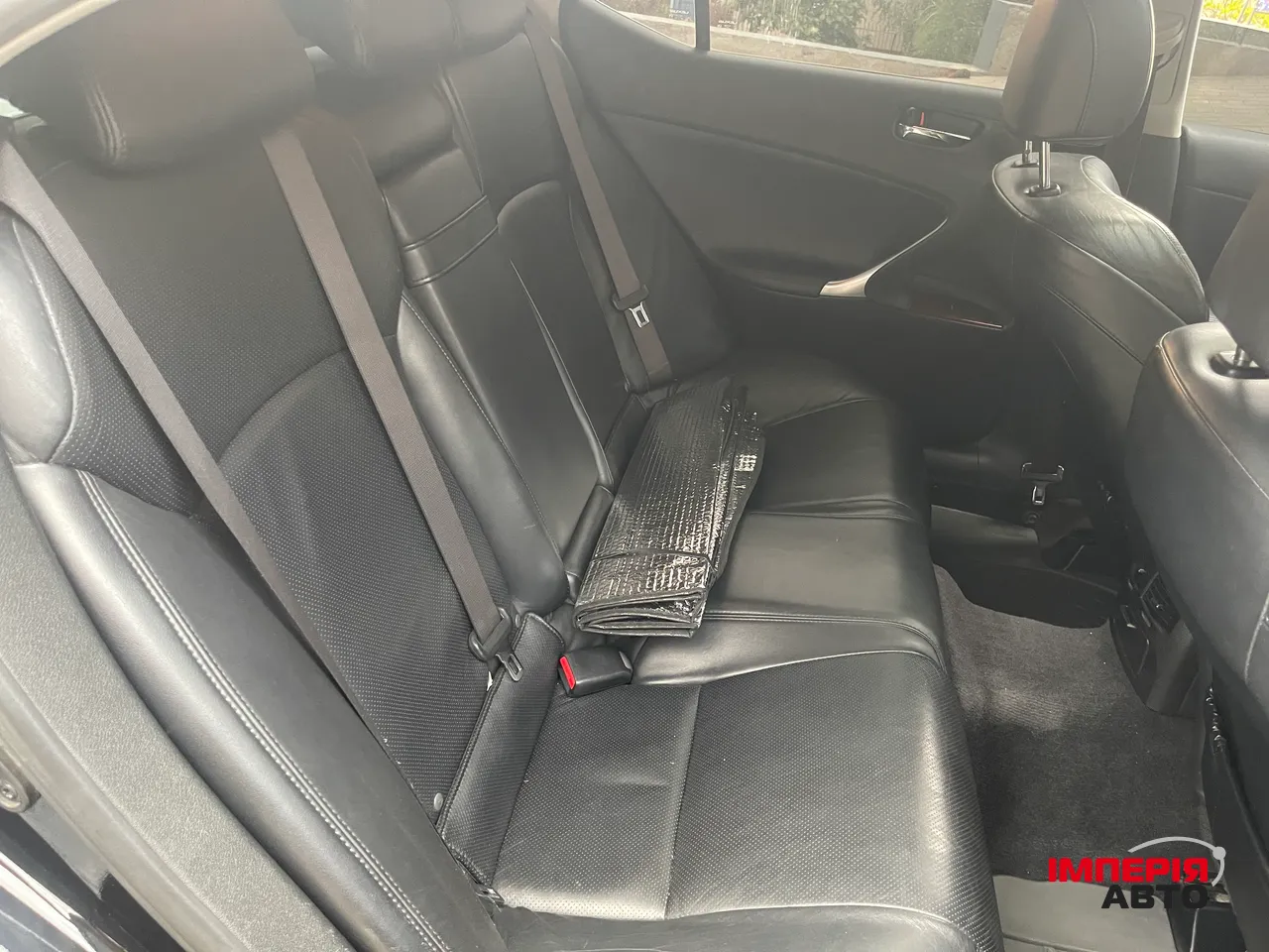 Lexus IS - фото 16