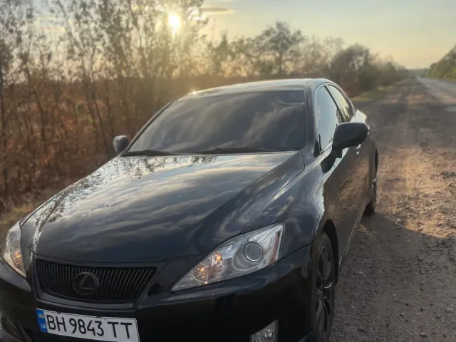 Lexus IS - фото 4